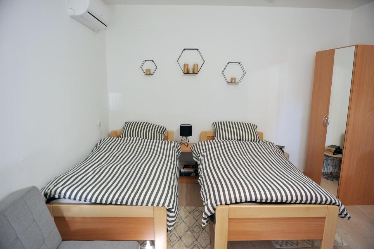 Studio Apartman Bandb Ðakovo 外观 照片